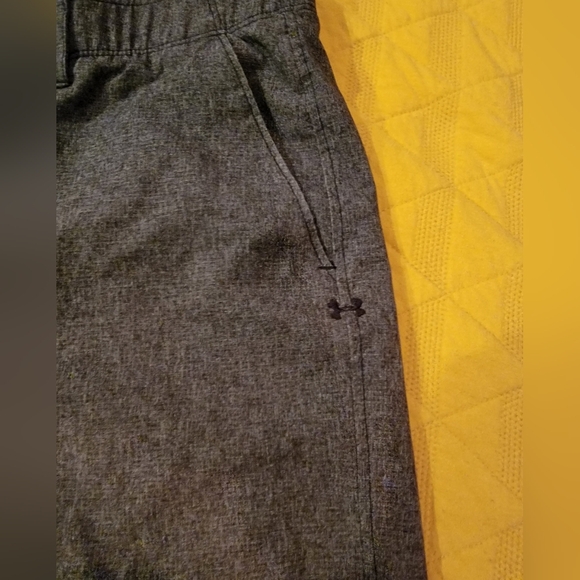 Men's Shorts. Under Armour Loose Heatgear - Picture 3 of 7